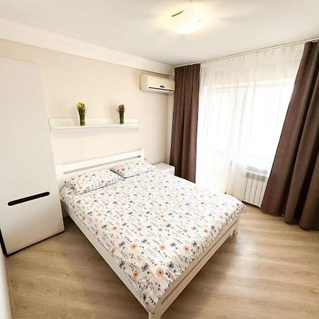Artal Apartment On Obolonskyi Avenue 16A Kijev Kültér fotó